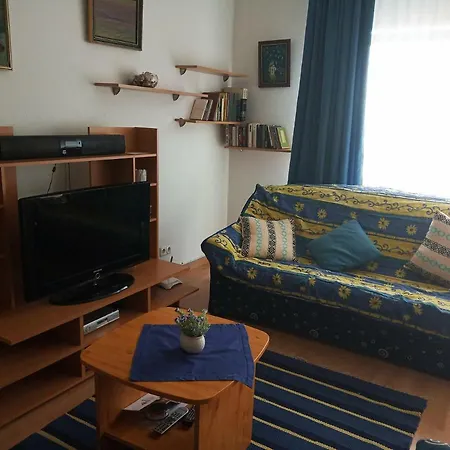 Olivia Apartman *